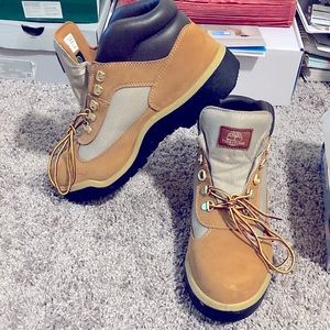 Men size 10 timberland hikers(banana puddings)